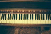 無需付費(fèi)的彈鋼琴游戲——Sparkle Piano，Sparkle Piano，指尖上的古典音樂之旅