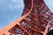自由度高、畫面精美的免費(fèi)游戲模仿大受歡迎，最刺激、畫面逼真的5V5在線戰(zhàn)斗游戲，眾玩家熱捧的完全免費(fèi)游戲