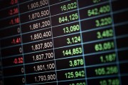 期貨鋁價由哪些因素決定？這些因素如何影響市場價格？