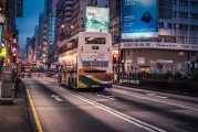 【美股】納指收跌4%創(chuàng)2022年9月以來(lái)最大跌幅，特斯拉重挫15%距高點(diǎn)已腰斬