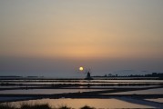 夢(mèng)中的墳?zāi)怪i，夢(mèng)中的墳?zāi)怪i，探尋夢(mèng)境深處的秘密