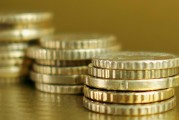 白銀期貨暫停交易的原因是什么？這種原因如何影響投資者的決策？