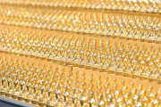 黃金倉息影響現(xiàn)貨黃金貴金屬投資成本的關(guān)鍵因素有哪些？這種影響如何體現(xiàn)在市場表現(xiàn)中？