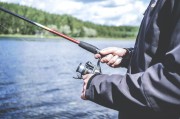 免費釣魚游戲，享受自然樂趣的完美選擇，寧靜水域，免費釣魚游戲，讓你親近大自然的最好方式