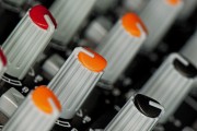 美股異動 | 騰訊音樂(TME.US)漲逾3% 機(jī)構(gòu)：行業(yè)有望通過版權(quán)拓展實(shí)現(xiàn)流量與付費(fèi)雙增長