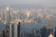法國經(jīng)濟在政治泥潭中萎縮