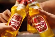 重慶啤酒營收凈利雙降仍慷慨分紅，深陷合同糾紛高端化受阻