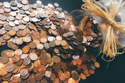 如何在市場(chǎng)波動(dòng)中理解黃金和白銀的價(jià)值變動(dòng)？這些變動(dòng)背后的經(jīng)濟(jì)因素有哪些？