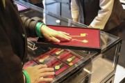 老鋪黃金又漲價了！這次是耳釘?shù)鹊蛢r產(chǎn)品，2個月前剛漲過