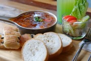 餡餅免費(fèi)游戲——一款讓美食愛(ài)好者狂歡的游戲，美食盛宴，免費(fèi)版餡餅游戲讓玩家在虛擬世界中暢享美食樂(lè)趣