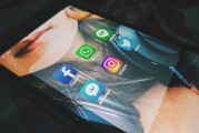 首先，你需要有一個(gè)Instagram ID。你可以在Instagram官方網(wǎng)站上找到這個(gè)ID，或者在你的手機(jī)應(yīng)用中輸入它來(lái)獲取，如何獲得Instagram ID