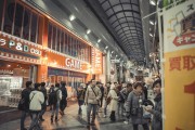在蘋果商店內(nèi)自由選擇和享受槍戰(zhàn)游戲，無(wú)限可能的體驗(yàn)，享受蘋果商店內(nèi)的無(wú)限槍戰(zhàn)游戲體驗(yàn)
