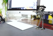 在互聯(lián)網(wǎng)技術(shù)日益普及的今天，網(wǎng)站的安全性已經(jīng)成為了互聯(lián)網(wǎng)用戶的普遍關(guān)注焦點(diǎn)。其中，防ddos攻擊是一個(gè)重要的防御措施。DDoS攻擊是指通過(guò)大量請(qǐng)求或連接對(duì)目標(biāo)服務(wù)器造成過(guò)高負(fù)載，從而導(dǎo)致系統(tǒng)崩潰。本文將詳細(xì)探討網(wǎng)站如何選擇和安裝防ddos插件，以及如何設(shè)置防ddos保護(hù)。，關(guān)于防ddos攻擊，如何選擇、安裝和配置防ddos插件與防護(hù)