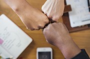 在當(dāng)今的信息時代，智能手機(jī)已經(jīng)成為了我們生活中不可或缺的一部分。隨著移動互聯(lián)網(wǎng)的發(fā)展，許多用戶開始尋求更加便捷、靈活的游戲體驗(yàn)。然而，對于那些希望避免不必要的流量消耗的用戶來說，有些手機(jī)游戲可能并不適合他們的需求。因此，市場上出現(xiàn)了越來越多的免費(fèi)免流量的單機(jī)游戲。，免費(fèi)免流量的單機(jī)游戲，滿足不同玩家的需求