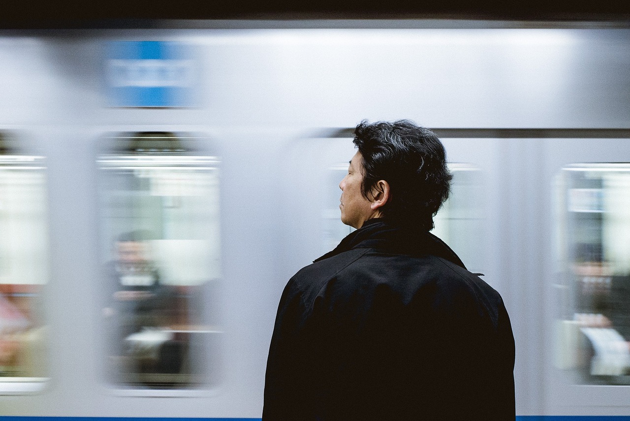 夢(mèng)中的時(shí)間緊迫，趕火車(chē)的焦慮與挑戰(zhàn)