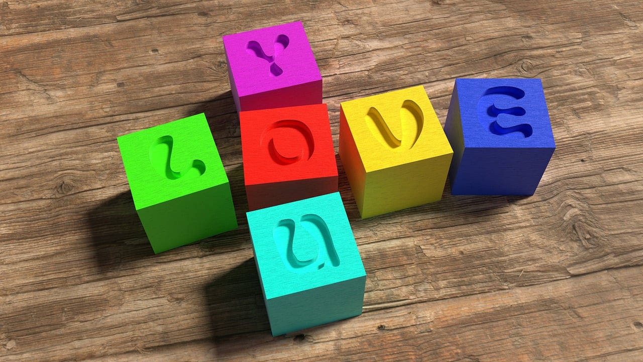 改寫為免費(fèi)游戲？這是一個(gè)讓許多人爭(zhēng)論不休的話題。為什么我們不能將所有類型的游戲都轉(zhuǎn)變?yōu)槊赓M(fèi)游戲呢？盡管許多偉大的游戲仍然需要付費(fèi)購(gòu)買，但越來(lái)越多的玩家開(kāi)始接受免費(fèi)游戲的可能性。