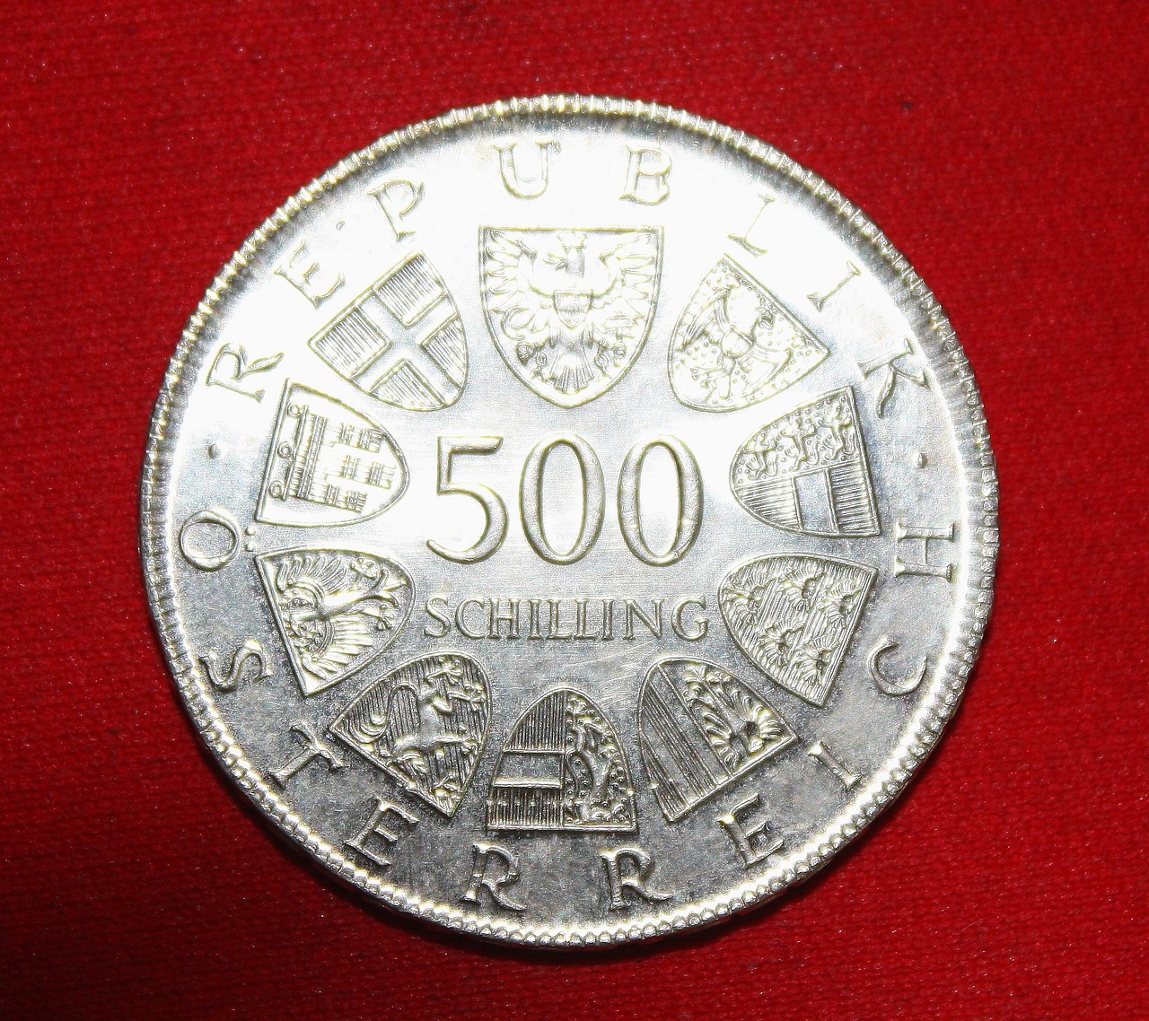 黃金飾品的價格受哪些因素影響？購買時應注意哪些細節(jié)？