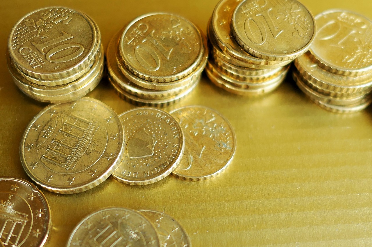 如何理解黃金市場的價格波動？這種波動對投資者有何挑戰(zhàn)？