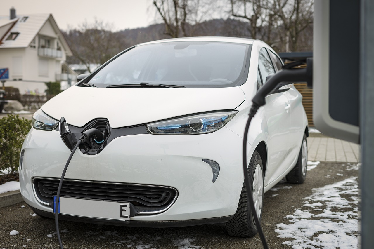 深入剖析特斯拉網(wǎng)站流量，揭示電動車巨頭線上布局策略