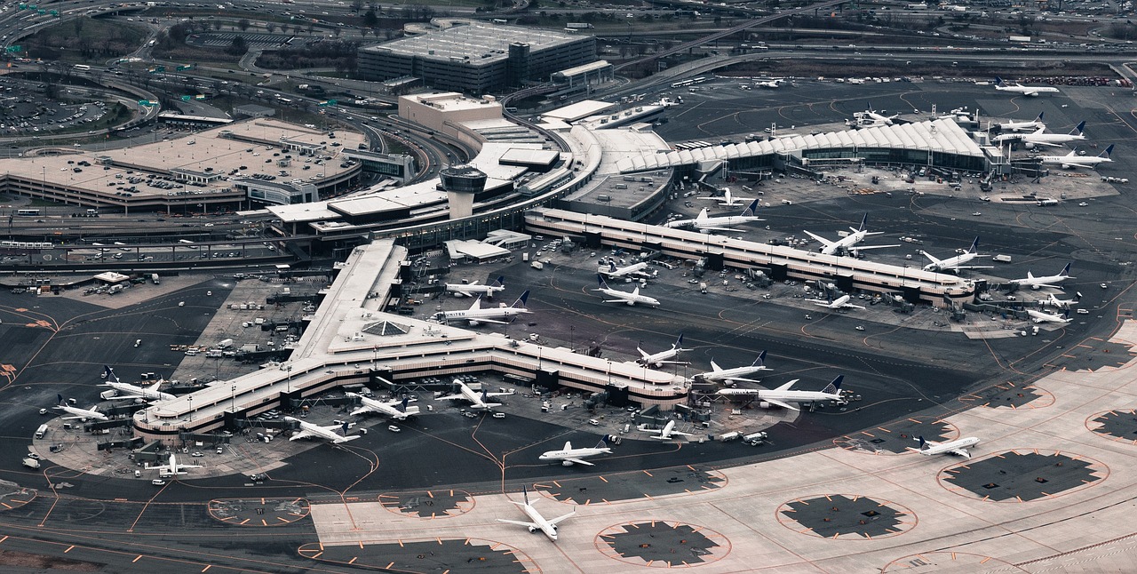 航空股集體反彈 中國國航、南方航空雙雙漲近6%
