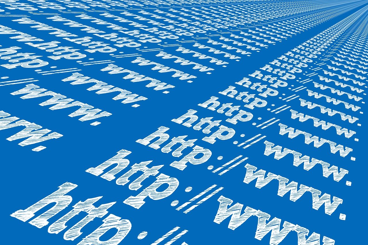 PHP作為一種腳本語言，在Web開發(fā)中占據(jù)了重要地位。它可以用來構(gòu)建動(dòng)態(tài)網(wǎng)頁，并且在許多開源項(xiàng)目中都有廣泛應(yīng)用。然而，對(duì)于許多人來說，學(xué)習(xí)如何使用PHP來搭建自己的網(wǎng)站可能是一個(gè)相對(duì)復(fù)雜的任務(wù)。
