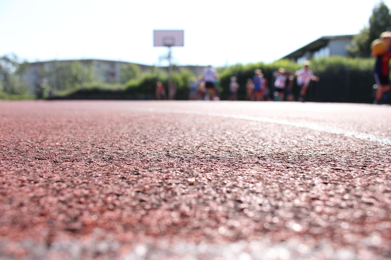 在人生的旅途中，我們常常會經(jīng)歷各種各樣的夢境，其中有些夢境會讓我們感到迷茫、焦慮，甚至有些夢境會讓我們在醒來后仍久久不能忘懷。今天，我要講述的就是這樣一個夢—夢到在等人