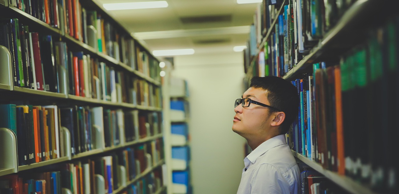 大學(xué)校長(zhǎng)發(fā)問(wèn)：如果梁文鋒讀博士，還有今天的DeepSeek嗎？