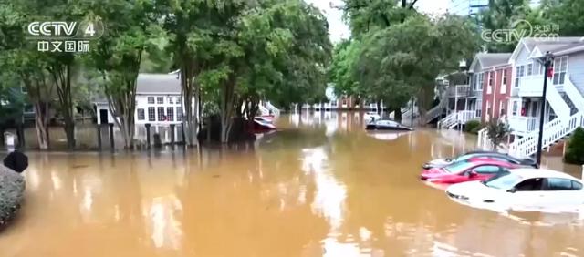 至少90人死亡，仍有240萬(wàn)用戶斷電，美國(guó)損失預(yù)計(jì)上千億美元！“就像被炸彈炸過(guò)”