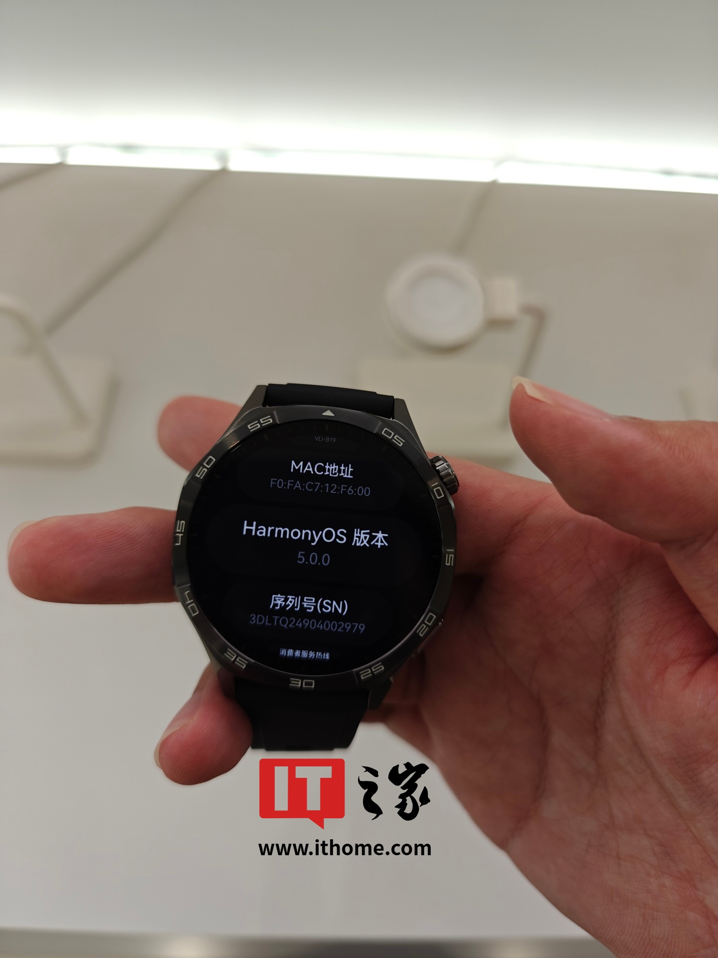 消息稱華為 HarmonyOS 將推 4.4 版本，問界汽車超級(jí)桌面 2.0 功能已支持鴻蒙 4.3.X 及以上系統(tǒng)手機(jī)