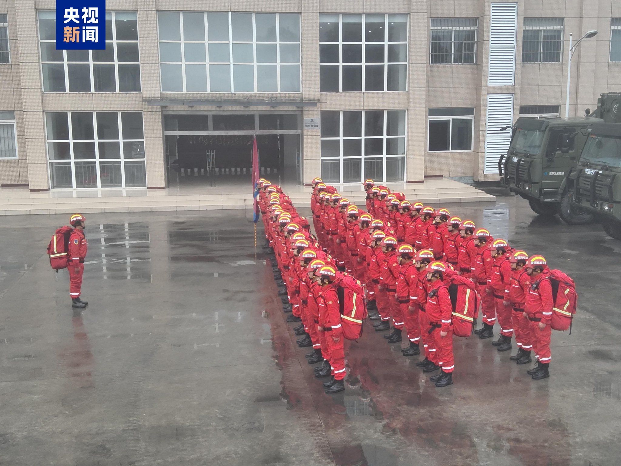 四川筠連突發(fā)山體滑坡險(xiǎn)情 中國(guó)安能專業(yè)救援力量緊急馳援