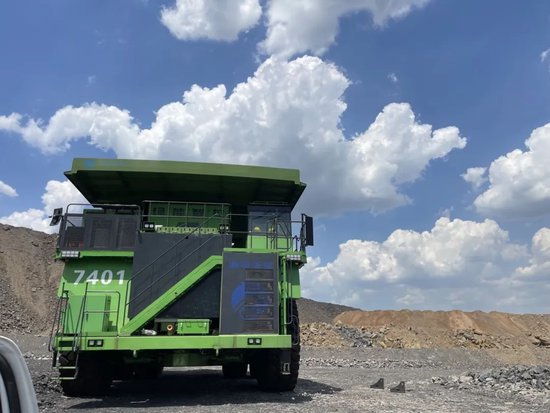 全球首臺(tái)！禾望變頻器助力220T純電動(dòng)礦用自卸車下線