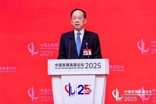 履新工信部后，李樂(lè)成首次亮相國(guó)家級(jí)論壇