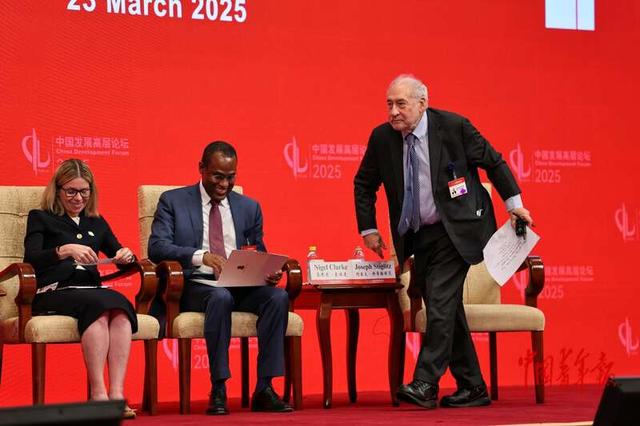 中外嘉賓共話(huà)宏觀政策與經(jīng)濟(jì)增長(zhǎng)