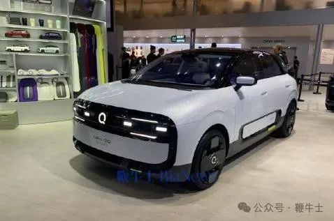 上海車展「車模」盤點(diǎn)：小鵬機(jī)器人吸睛，比亞迪派出悟空