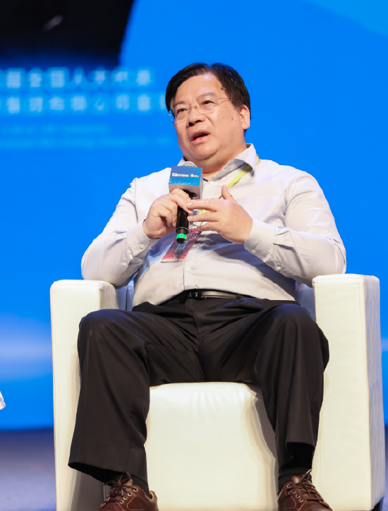 沈坤榮：在發(fā)展智能技術(shù)時，需加強(qiáng)風(fēng)險管控