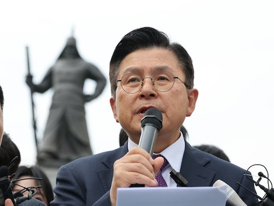 韓媒：韓國(guó)無(wú)黨派總統(tǒng)候選人黃教安宣布退選，支持執(zhí)政黨候選人金文洙